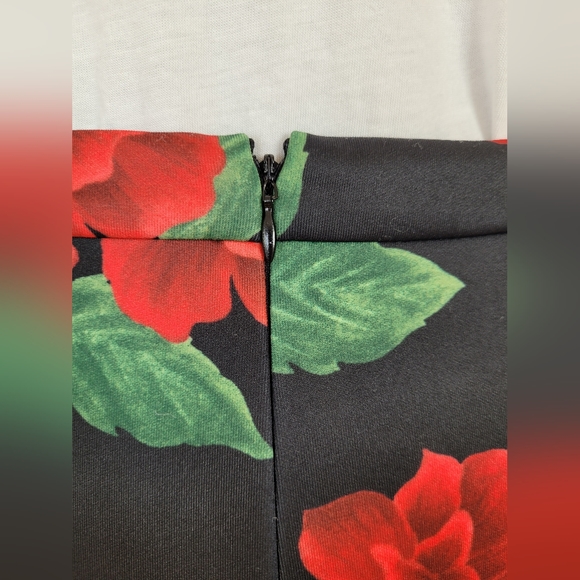 Forever 21 rose print circle skirt size M - Picture 7 of 7